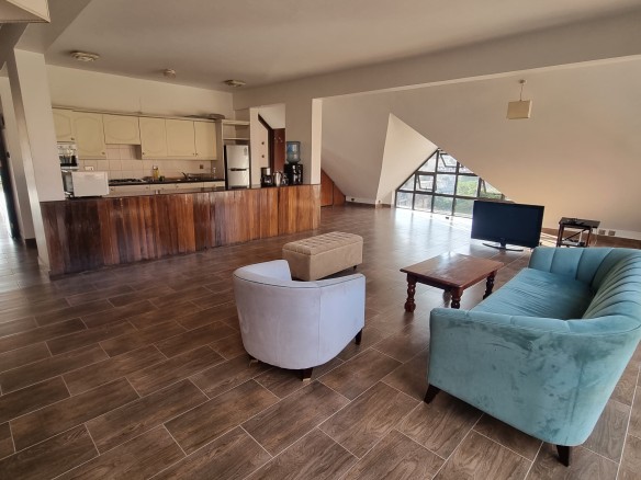 Spacious 2 Bed Penthouse with Terrace in Parklands