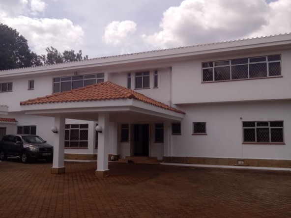 Stunning 5-Bed Townhouse with Pool For Rent in Runda