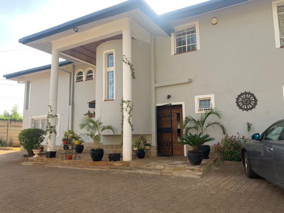 5-Bed Standalone Villa with Pool For Sale in Nyari