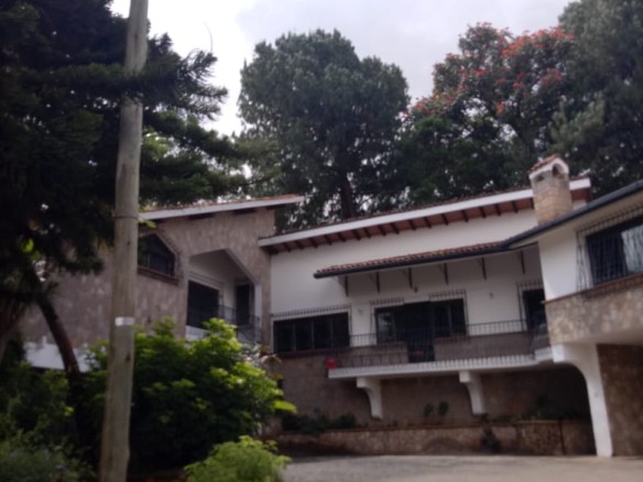 8 Bed 6 En-suite Standalone House For Sale in Spring Valley