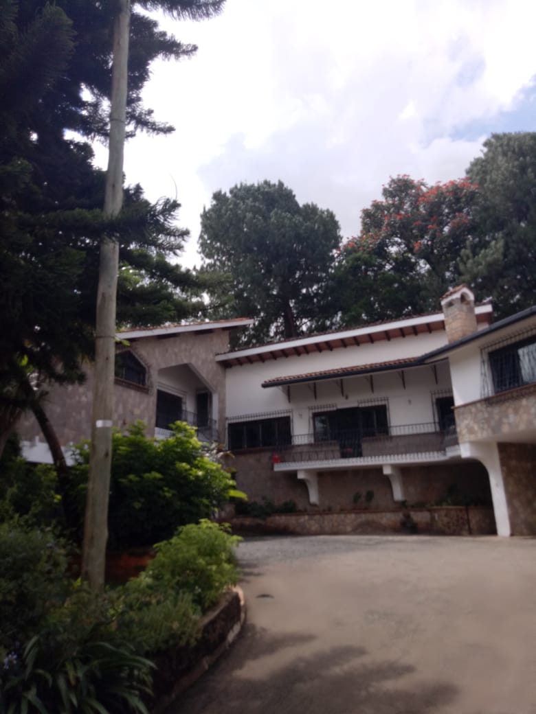 8 Bed 6 En-suite Standalone House For Sale in Spring Valley