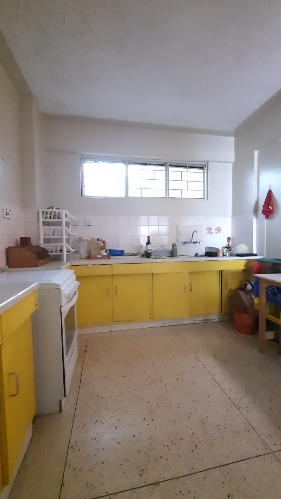 3-Bedroom Flat/Office for Sale in Prime Valley Arcade