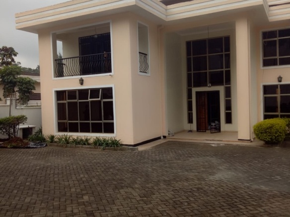 Luxurious 6-Bedroom All-En-Suite Townhouse in Kitisuru