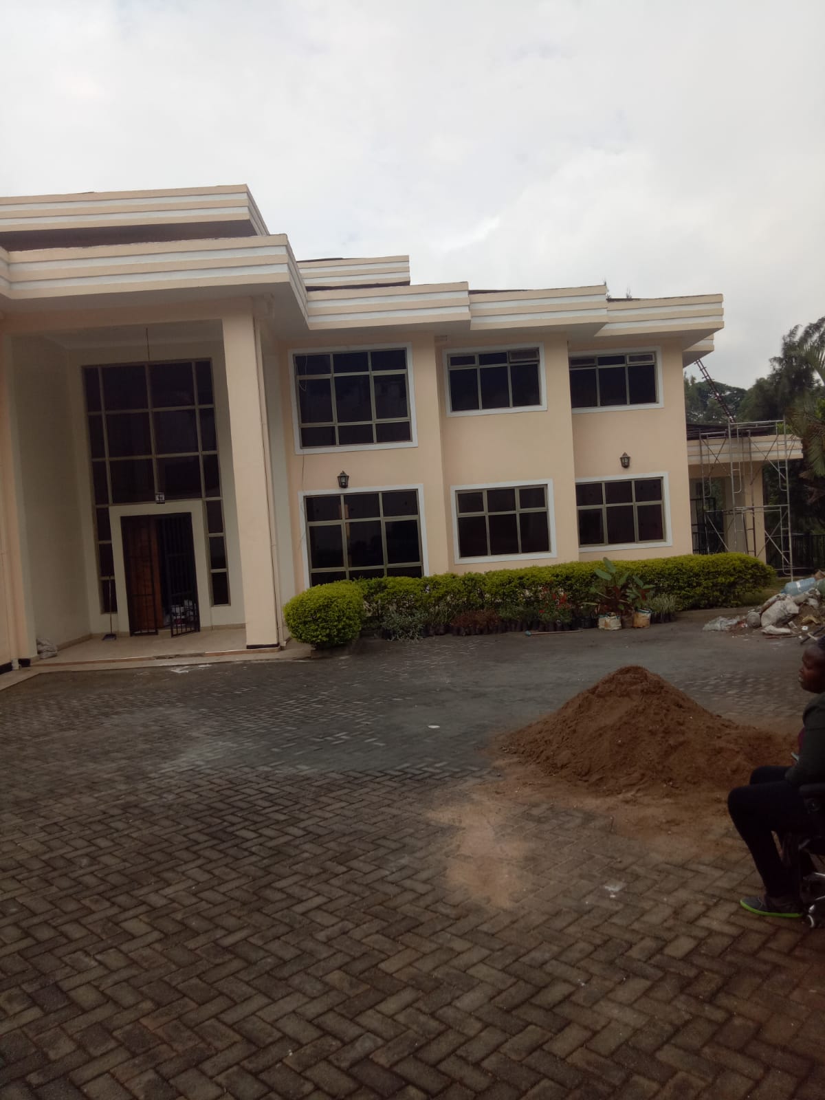 Luxurious 6-Bedroom All-En-Suite Townhouse in Kitisuru