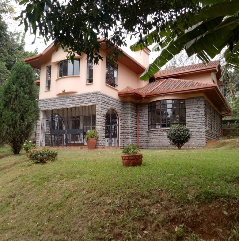 Spacious 4 bedroom standalone house for rent at Rosslyn. Close to top schools, malls and diplomatic offices. Has garden, DSQ and parking.