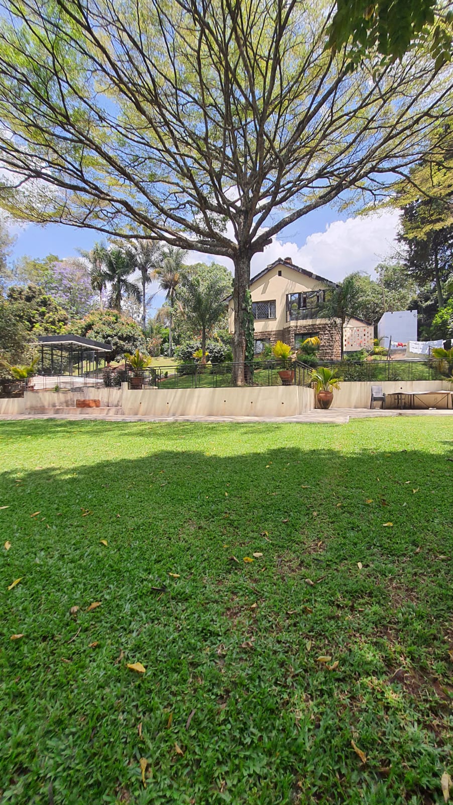 Kyuna: 0.9 Acre land for sale with 4-Bedroom house