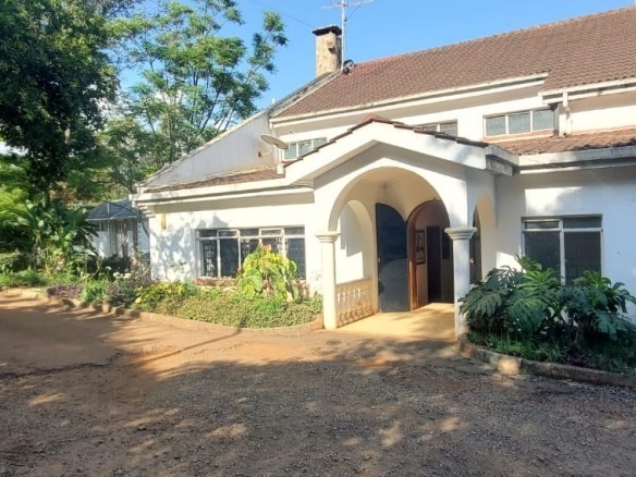 Lavington: Spacious 6-Bedroom Commercial House for Rent