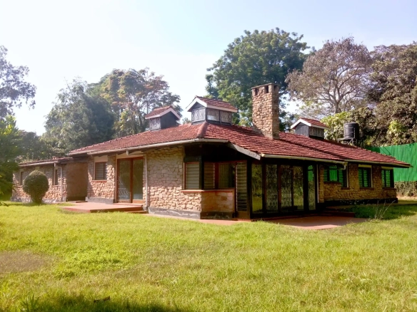 Open Garden 4 Bedroom Standalone House for Rent in Lake View