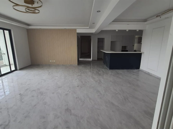 Generously lit 4 Bedroom Apartment For Sale in Valley Arcade