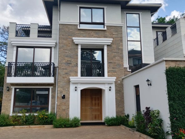 Immaculate 4 Bedroom Townhouse in Peponi For Sale